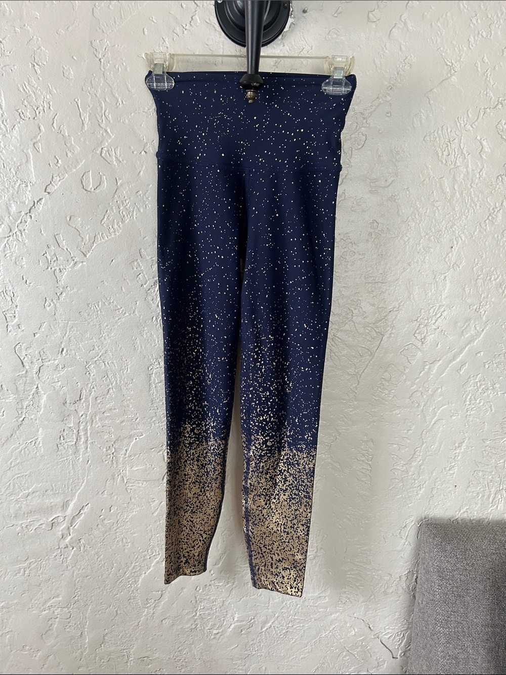 Beyond Yoga Alloy High Raise Leggings in Navy/Gold